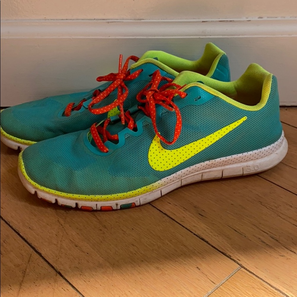 Nike Women’s Tennis Shoes Sz 9